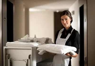 Cours de Femme de chambre : Nettoyage et organisation