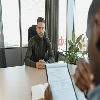 Comment faire un cv pour son premier emploi : mettre en valeur ses stages et son bénévolat