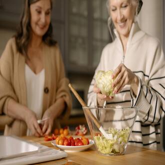 Comment la nutrition peut-elle influencer la qualité du sommeil chez les personnes âgées ? - nutrition geriatrie