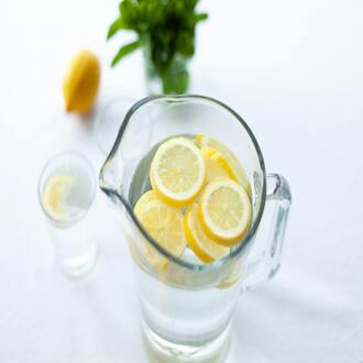 Comment puis-je combiner la nutrition détox avec mon mode de vie ?