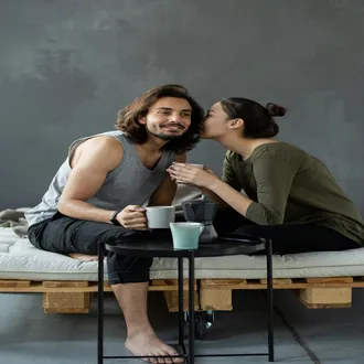 Différences entre la thérapie de couple et le coaching de couple expliquées simplement