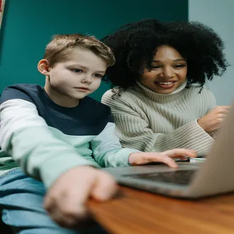 Enseignant vs. coach éducatif : différences clés et comment intégrer les deux rôles - coach educatif