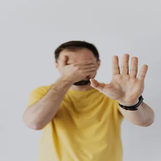 La preuve sociale: l'expérience de l'ascenseur et pourquoi nous imitons le troupeau - techniques persuasion manipulation