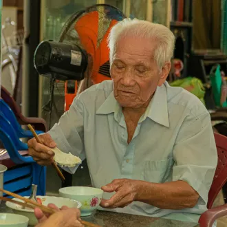 Les avantages d'une alimentation saine pour les personnes âgées - nutrition geriatrie