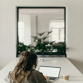 Plafond de verre et plancher collant: les barrières invisibles de l'ascension professionnelle - egalite genre