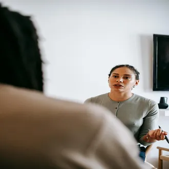 Pour qui la tcd est-elle indiquée ? profils de patients qui en bénéficient le plus - therapie comportementale dialectique