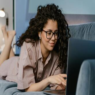 Puis-je accéder aux cours en ligne certifiés depuis n'importe quel appareil ? -  cursos baratos online con certificado