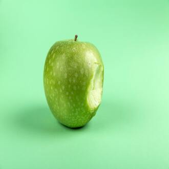 Quel est le lien entre la nutrition et la prévention de l'ostéoporose chez les personnes âgées ?